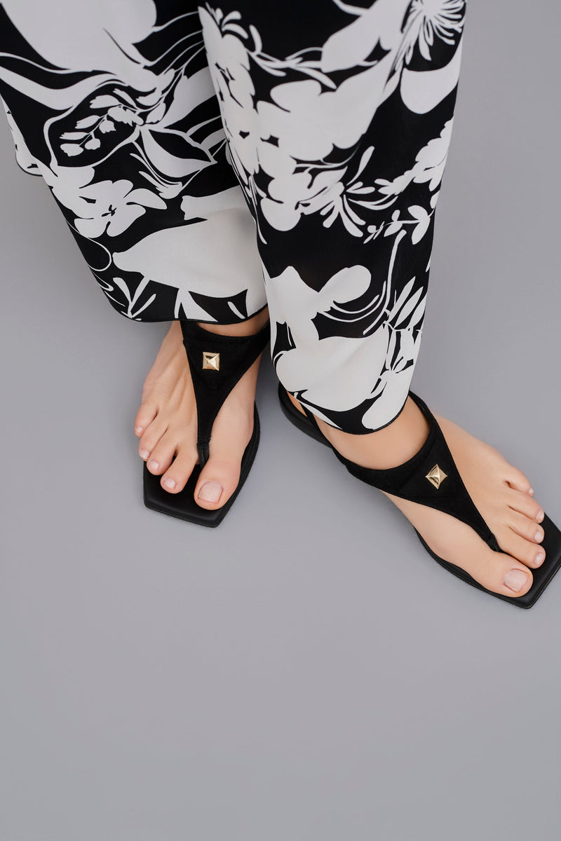 SUEDE FLIPFLOPS WITH GOLD STUDS